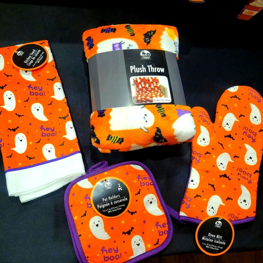 Halloween kitchen set and blanket 'Hey Boo!'